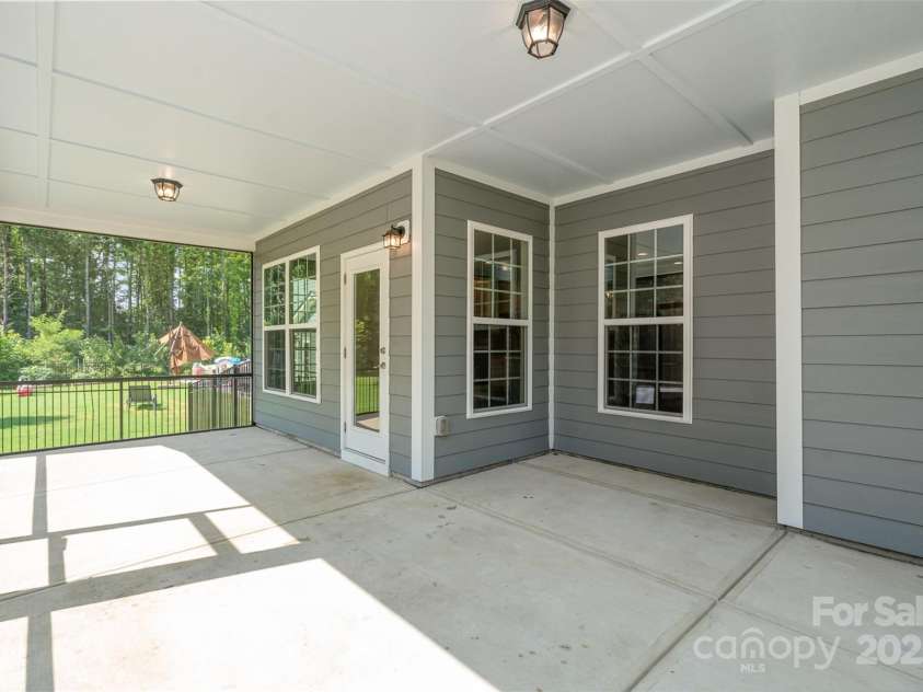 12140 Mcdowell Crossing, Huntersville, NC 28078.  MLS# CAR4293133, YatesRealty ID 33674. 