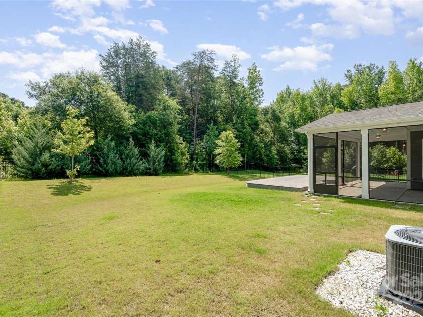 12140 Mcdowell Crossing, Huntersville, NC 28078.  MLS# CAR4293133, YatesRealty ID 33674. 