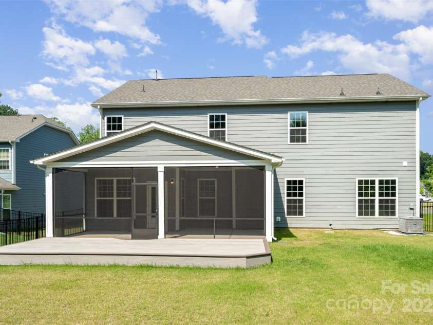 12140 Mcdowell Crossing, Huntersville, NC 28078.  MLS# CAR4293133, YatesRealty ID 33674. 