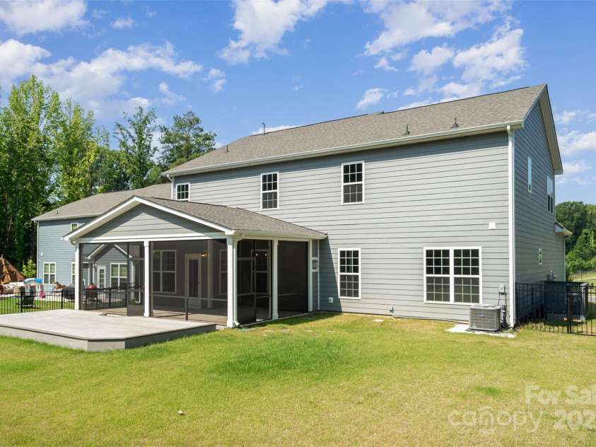 12140 Mcdowell Crossing, Huntersville, NC 28078.  MLS# CAR4293133, YatesRealty ID 33674. 