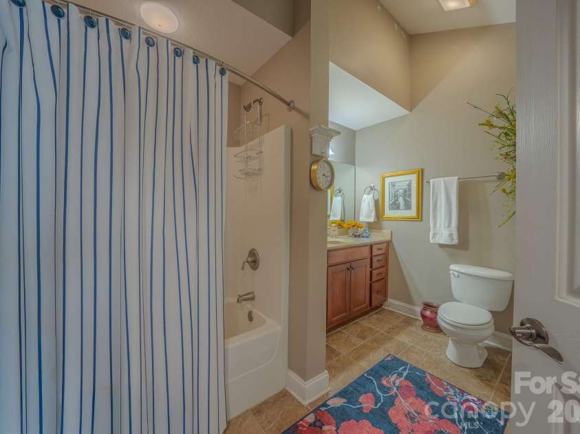 52 Mountain Meadow Circle, Weaverville, NC 28787.  MLS# CAR4394036, YatesRealty ID 33674. 2ND BATH