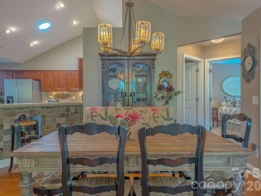 52 Mountain Meadow Circle, Weaverville, NC 28787.  MLS# CAR4394036, YatesRealty ID 33674. DINING AREA