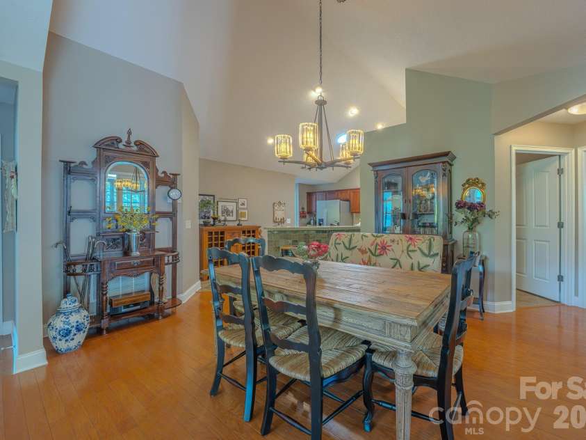 52 Mountain Meadow Circle, Weaverville, NC 28787.  MLS# CAR4394036, YatesRealty ID 33674. DINING AREA