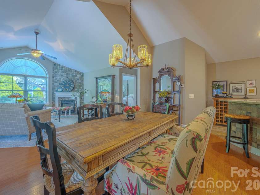 52 Mountain Meadow Circle, Weaverville, NC 28787.  MLS# CAR4394036, YatesRealty ID 33674. DINING AREA