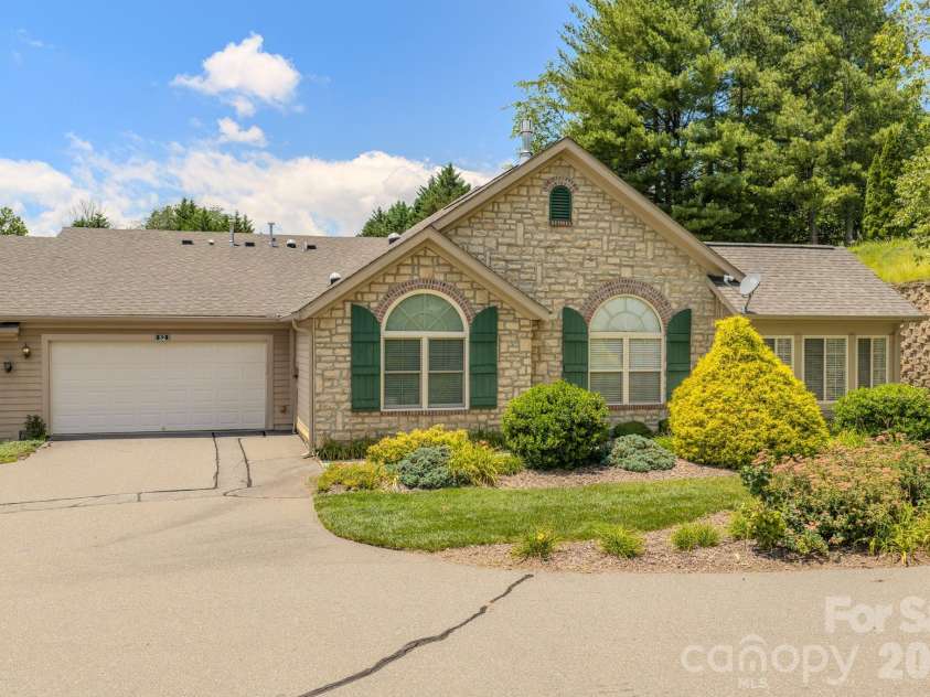 52 Mountain Meadow Circle, Weaverville, NC 28787.  MLS# CAR4394036, YatesRealty ID 33674. FRONT