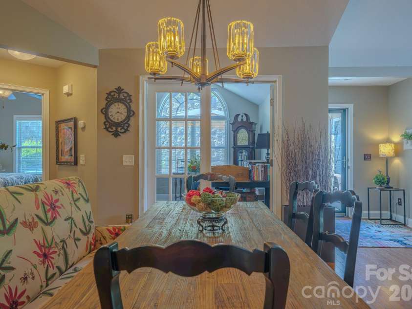 52 Mountain Meadow Circle, Weaverville, NC 28787.  MLS# CAR4394036, YatesRealty ID 33674. INTERIOR