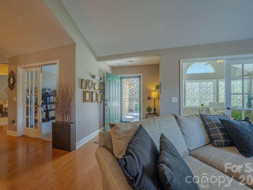 52 Mountain Meadow Circle, Weaverville, NC 28787.  MLS# CAR4394036, YatesRealty ID 33674. INTERIOR