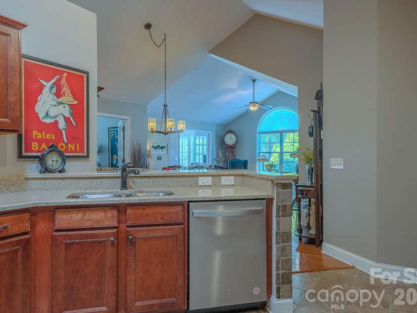 52 Mountain Meadow Circle, Weaverville, NC 28787.  MLS# CAR4394036, YatesRealty ID 33674. KITCHEN