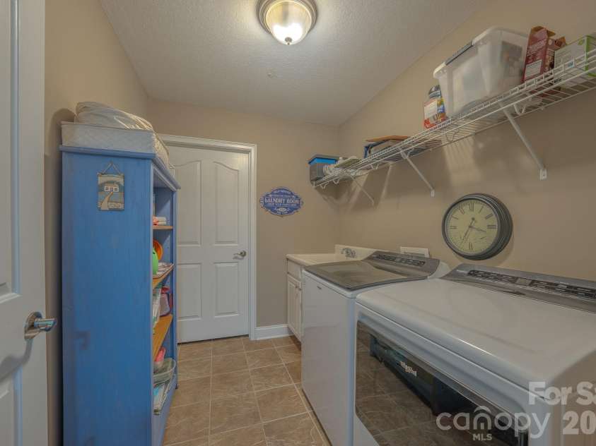 52 Mountain Meadow Circle, Weaverville, NC 28787.  MLS# CAR4394036, YatesRealty ID 33674. LAUNDRY ROOM