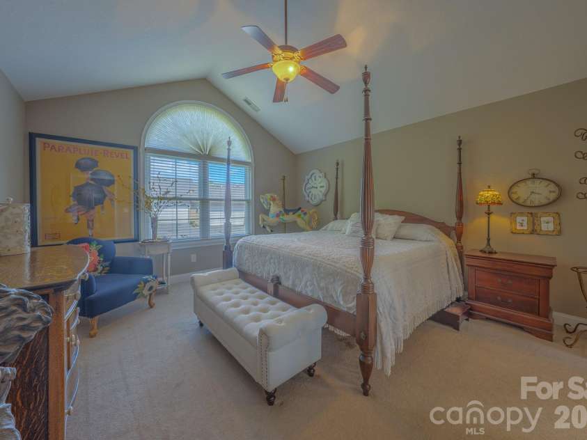 52 Mountain Meadow Circle, Weaverville, NC 28787.  MLS# CAR4394036, YatesRealty ID 33674. MAIN BEDROOM