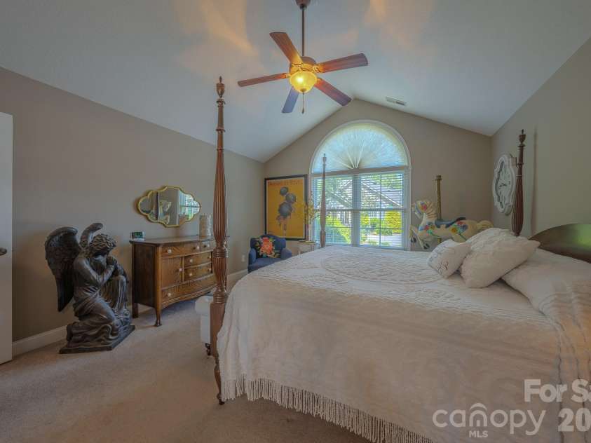 52 Mountain Meadow Circle, Weaverville, NC 28787.  MLS# CAR4394036, YatesRealty ID 33674. MAIN BEDROOM