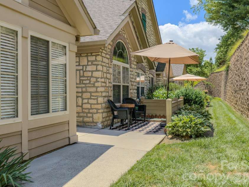 52 Mountain Meadow Circle, Weaverville, NC 28787.  MLS# CAR4394036, YatesRealty ID 33674. PATIO