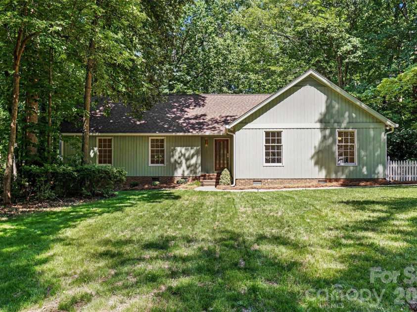 319 Kingsley Drive, Charlotte, NC 28270.  MLS# CAR4383389, YatesRealty ID 33675. 