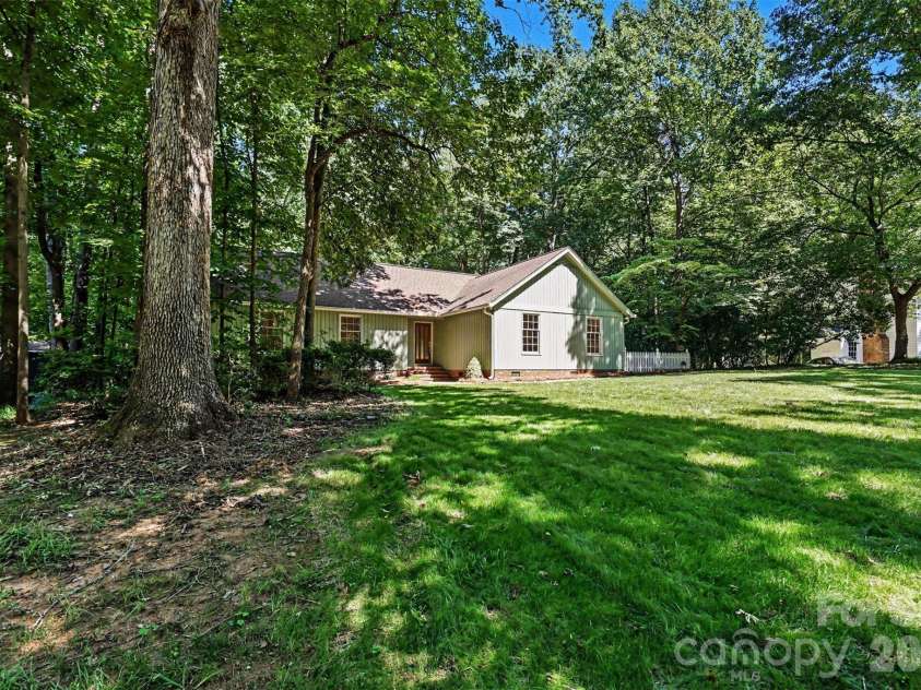 319 Kingsley Drive, Charlotte, NC 28270.  MLS# CAR4383389, YatesRealty ID 33675. 