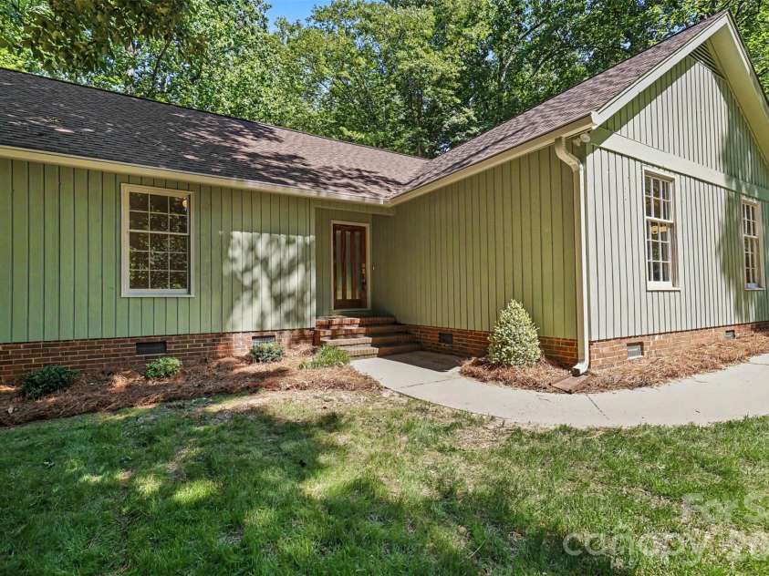 319 Kingsley Drive, Charlotte, NC 28270.  MLS# CAR4383389, YatesRealty ID 33675. 
