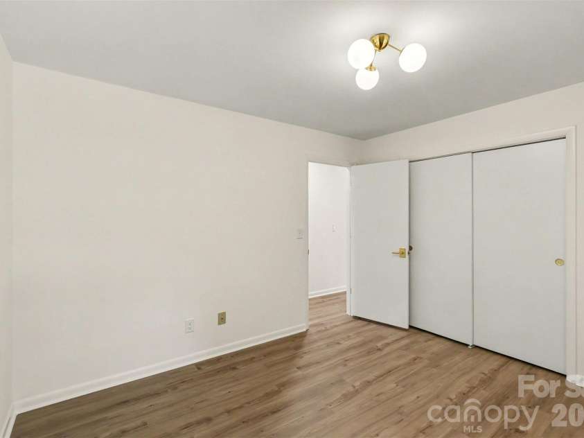 319 Kingsley Drive, Charlotte, NC 28270.  MLS# CAR4383389, YatesRealty ID 33675. 
