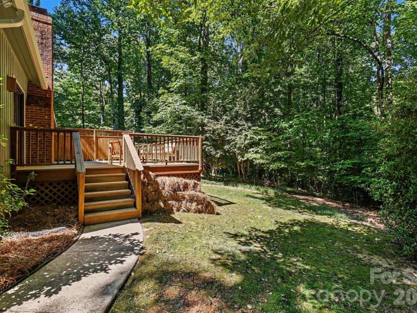 319 Kingsley Drive, Charlotte, NC 28270.  MLS# CAR4383389, YatesRealty ID 33675. 