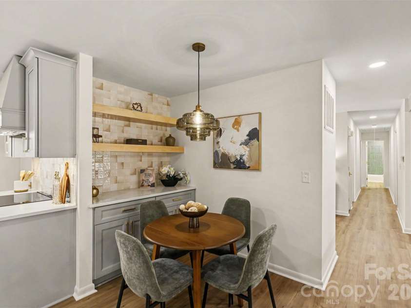 319 Kingsley Drive, Charlotte, NC 28270.  MLS# CAR4383389, YatesRealty ID 33675. Coffee/Dry Bar