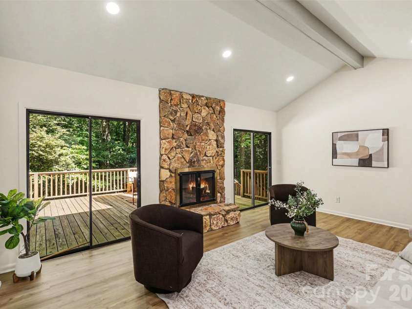 319 Kingsley Drive, Charlotte, NC 28270.  MLS# CAR4383389, YatesRealty ID 33675. Den