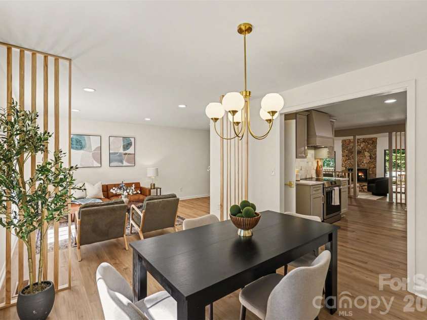 319 Kingsley Drive, Charlotte, NC 28270.  MLS# CAR4383389, YatesRealty ID 33675. Dining Room