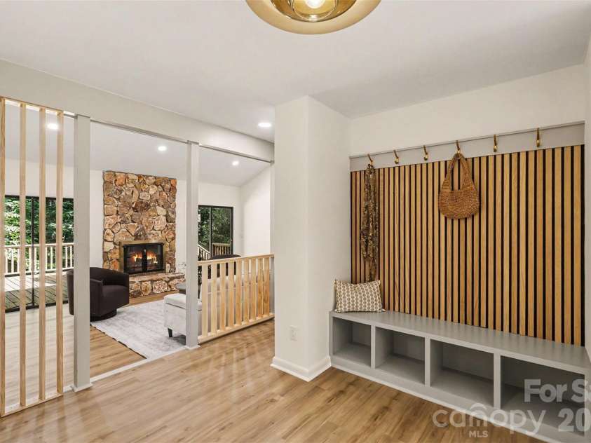 319 Kingsley Drive, Charlotte, NC 28270.  MLS# CAR4383389, YatesRealty ID 33675. Entry and Dropzone