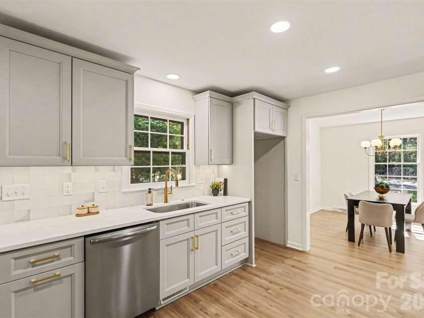 319 Kingsley Drive, Charlotte, NC 28270.  MLS# CAR4383389, YatesRealty ID 33675. Kitchen