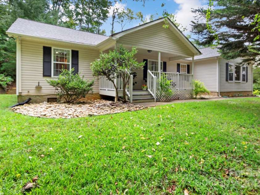 42 Bushwald Lane, Swannanoa, NC 28778.  MLS# CAR4292687, YatesRealty ID 33675. 