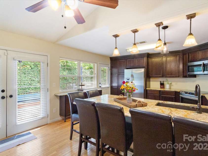 42 Bushwald Lane, Swannanoa, NC 28778.  MLS# CAR4292687, YatesRealty ID 33675. 