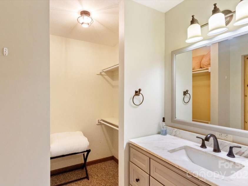 42 Bushwald Lane, Swannanoa, NC 28778.  MLS# CAR4292687, YatesRealty ID 33675. Primary Bathroom