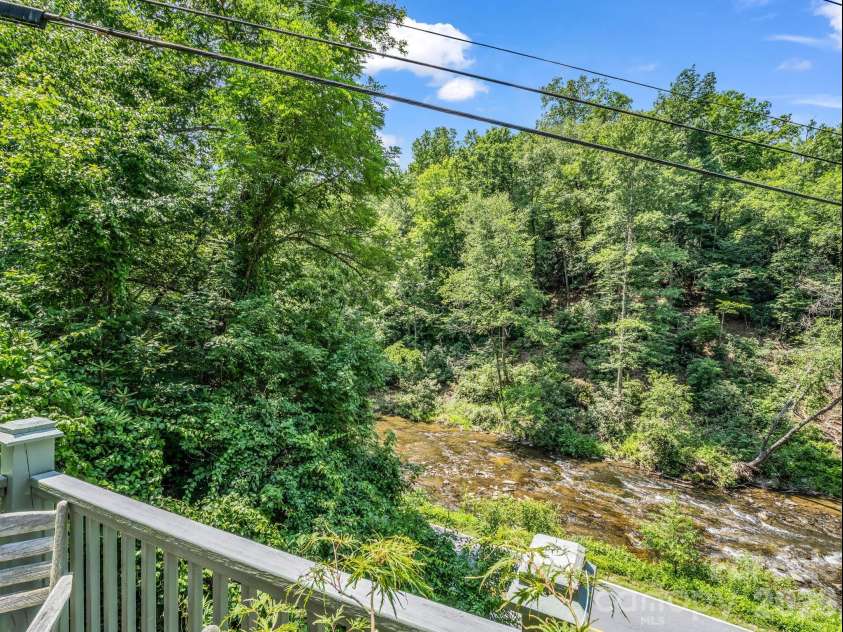 9390 East Fork Road, Brevard, NC 28712.  MLS# CAR4397774, YatesRealty ID 33676. 