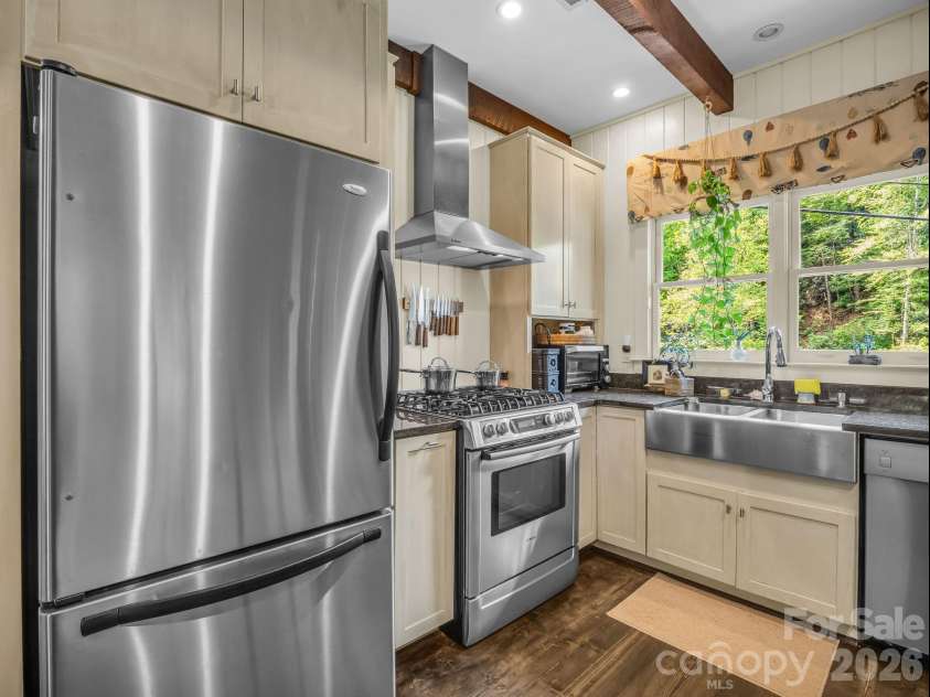 9390 East Fork Road, Brevard, NC 28712.  MLS# CAR4397774, YatesRealty ID 33676. 