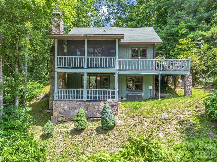 9390 East Fork Road, Brevard, NC 28712.  MLS# CAR4397774, YatesRealty ID 33676. Back to River