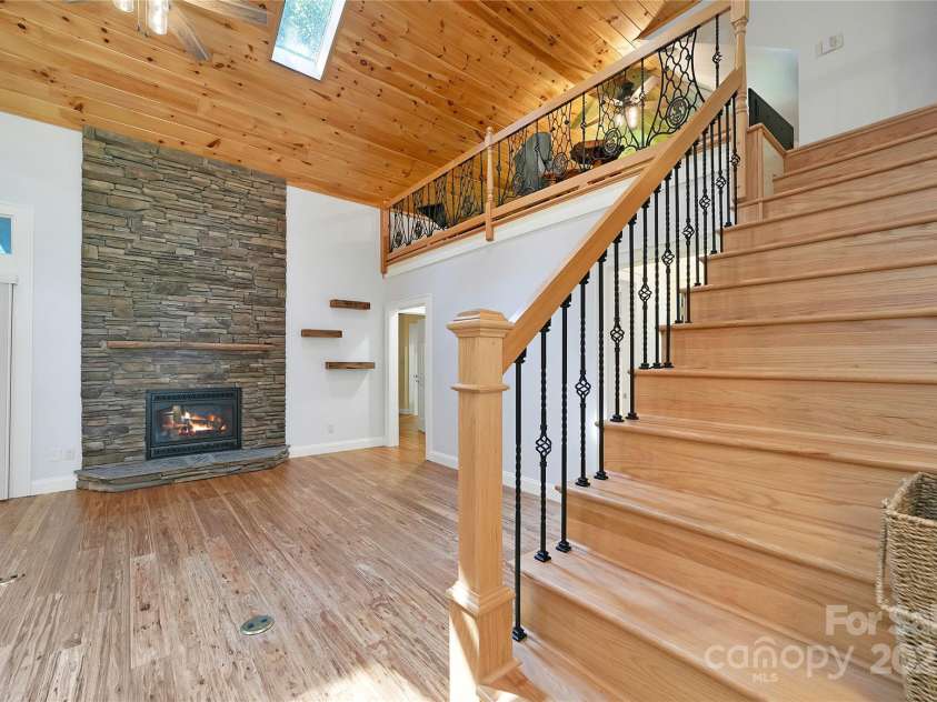 33 Red Fox Lane, Brevard, NC 28712.  MLS# CAR4292614, YatesRealty ID 33678. 