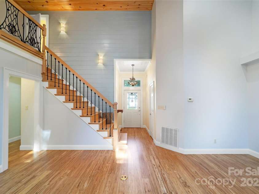 33 Red Fox Lane, Brevard, NC 28712.  MLS# CAR4292614, YatesRealty ID 33678. 