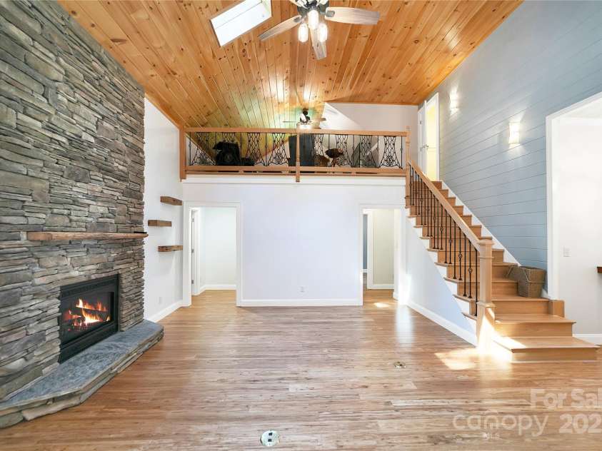 33 Red Fox Lane, Brevard, NC 28712.  MLS# CAR4292614, YatesRealty ID 33678. 