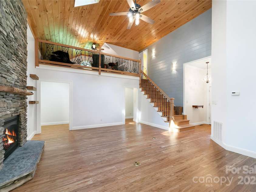 33 Red Fox Lane, Brevard, NC 28712.  MLS# CAR4292614, YatesRealty ID 33678. 