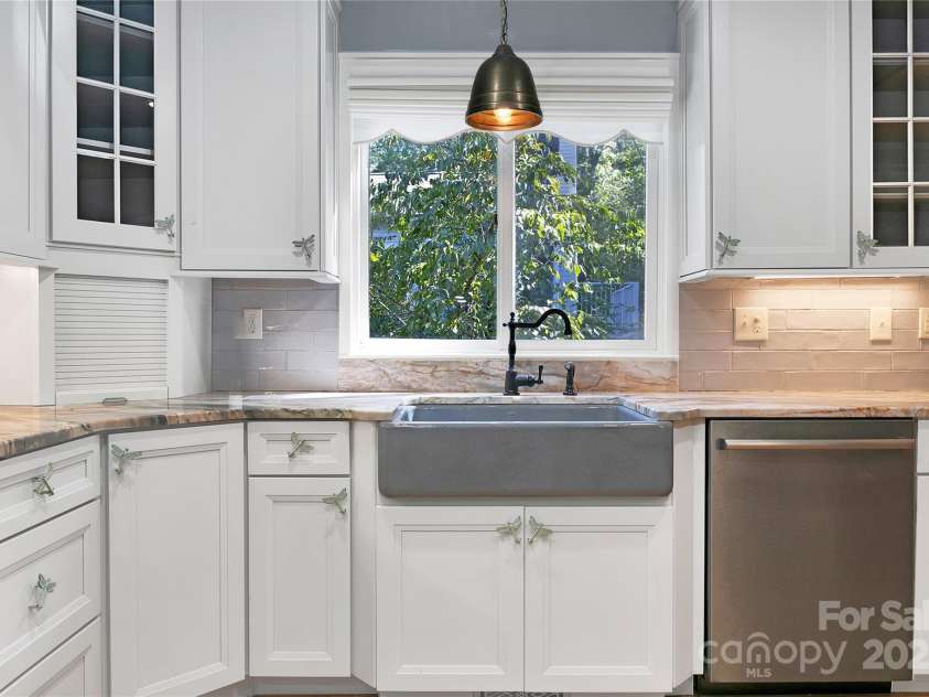 33 Red Fox Lane, Brevard, NC 28712.  MLS# CAR4292614, YatesRealty ID 33678. 