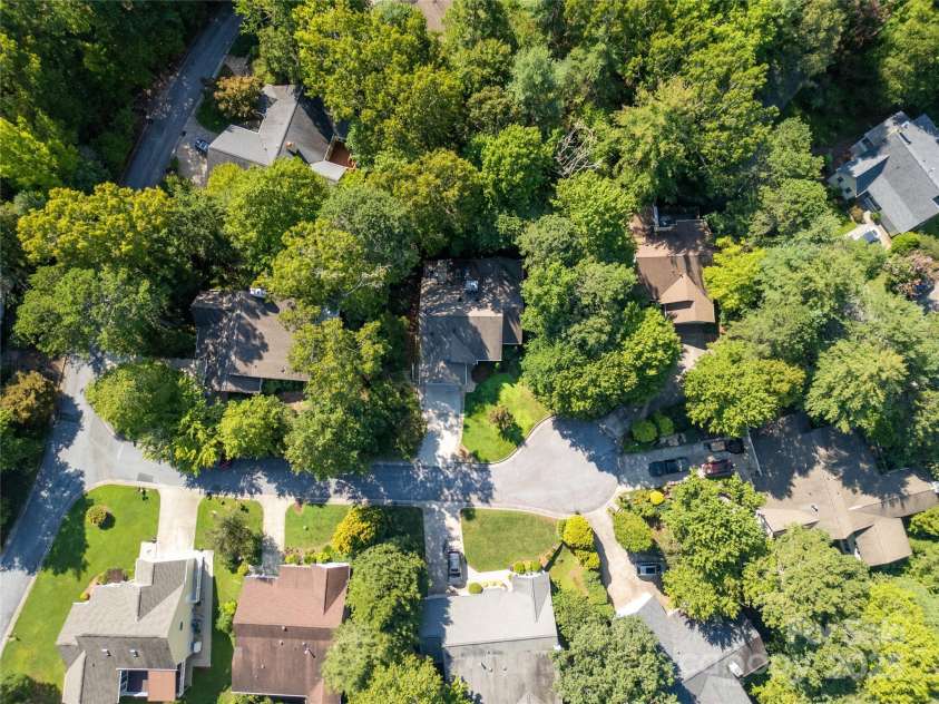 33 Red Fox Lane, Brevard, NC 28712.  MLS# CAR4292614, YatesRealty ID 33678. 