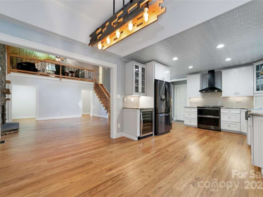 33 Red Fox Lane, Brevard, NC 28712.  MLS# CAR4292614, YatesRealty ID 33678. 