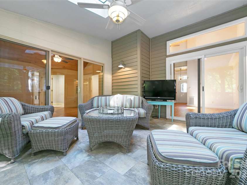 33 Red Fox Lane, Brevard, NC 28712.  MLS# CAR4292614, YatesRealty ID 33678. 