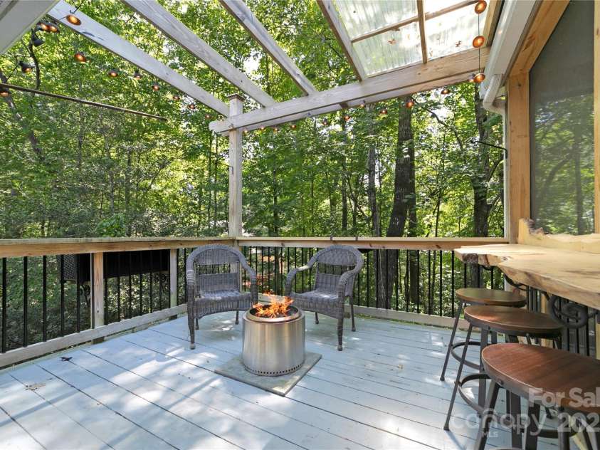 33 Red Fox Lane, Brevard, NC 28712.  MLS# CAR4292614, YatesRealty ID 33678. 