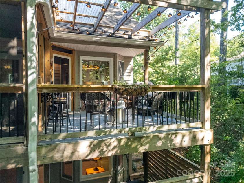 33 Red Fox Lane, Brevard, NC 28712.  MLS# CAR4292614, YatesRealty ID 33678. 