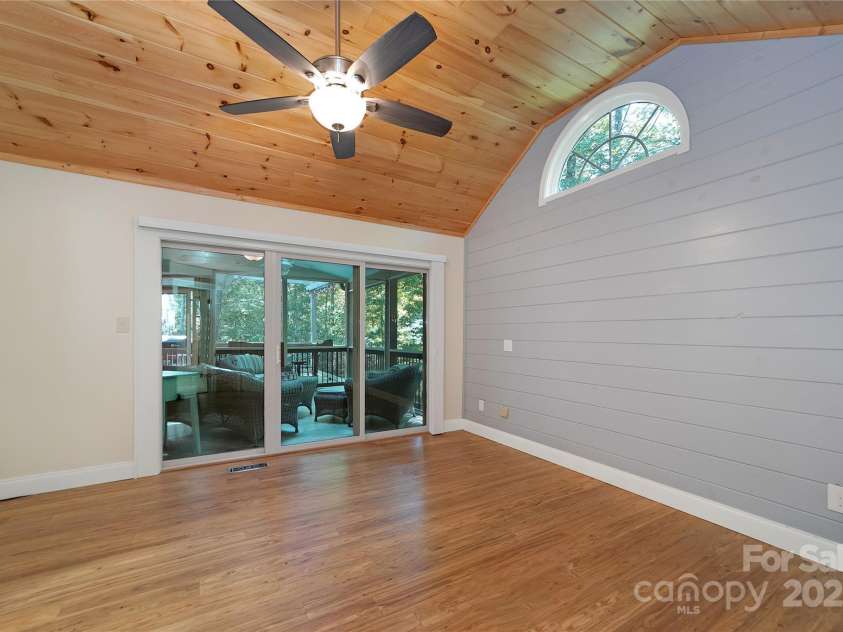 33 Red Fox Lane, Brevard, NC 28712.  MLS# CAR4292614, YatesRealty ID 33678. 