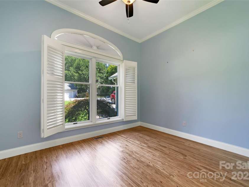 33 Red Fox Lane, Brevard, NC 28712.  MLS# CAR4292614, YatesRealty ID 33678. 