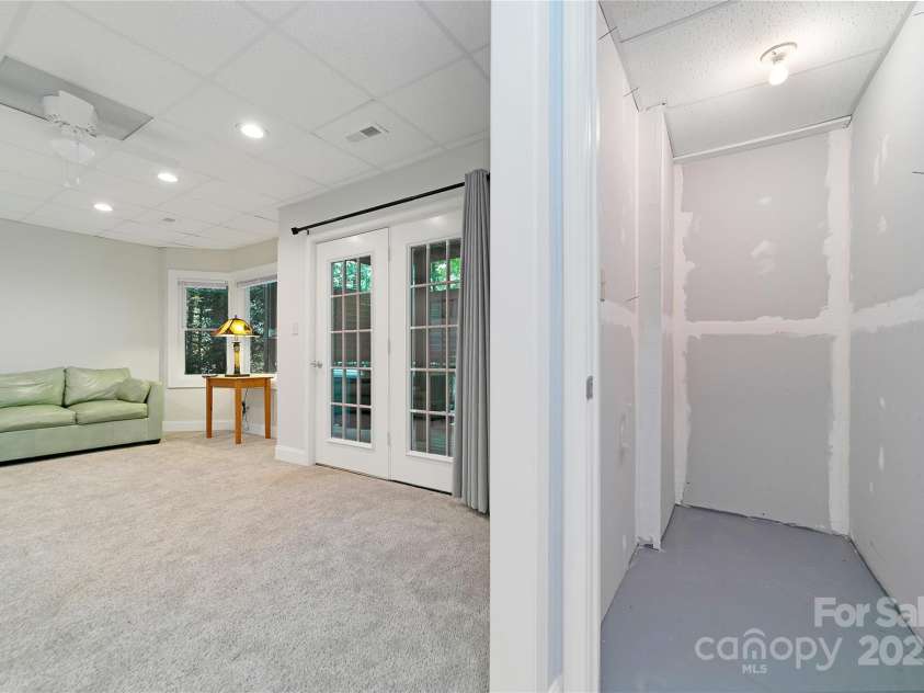 33 Red Fox Lane, Brevard, NC 28712.  MLS# CAR4292614, YatesRealty ID 33678. 