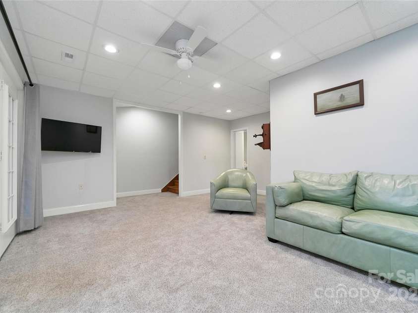 33 Red Fox Lane, Brevard, NC 28712.  MLS# CAR4292614, YatesRealty ID 33678. 