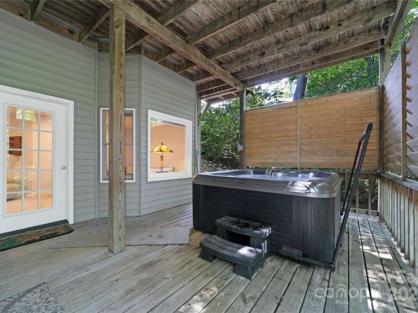 33 Red Fox Lane, Brevard, NC 28712.  MLS# CAR4292614, YatesRealty ID 33678. 