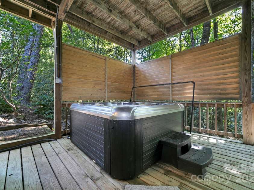 33 Red Fox Lane, Brevard, NC 28712.  MLS# CAR4292614, YatesRealty ID 33678. 