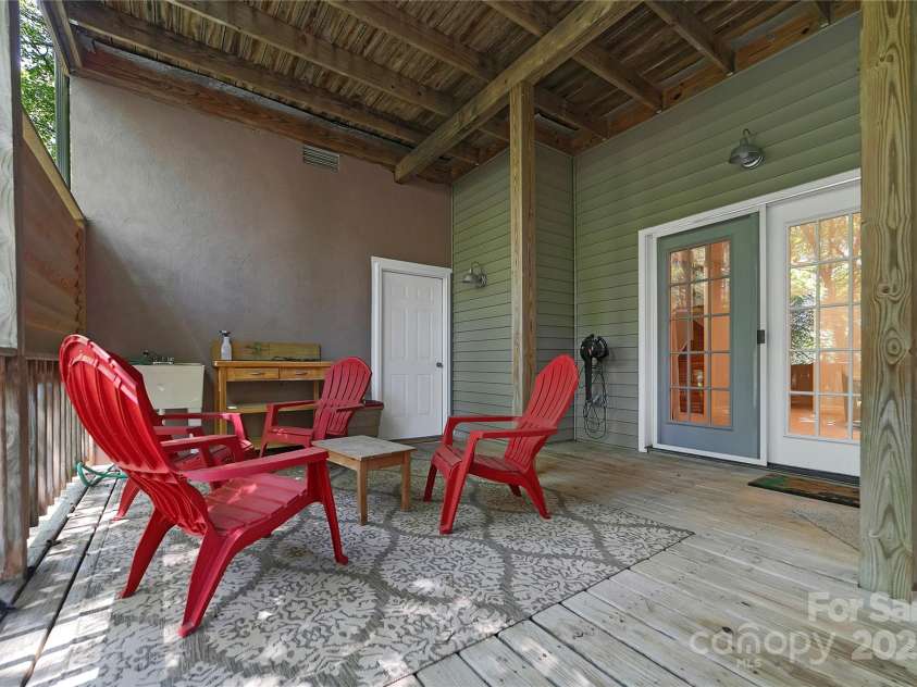 33 Red Fox Lane, Brevard, NC 28712.  MLS# CAR4292614, YatesRealty ID 33678. 