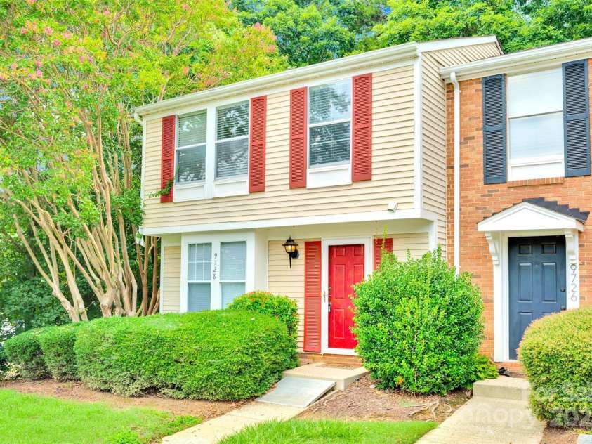 9728 Old Gate Drive, Matthews, NC 28105.  MLS# CAR4291090, YatesRealty ID 33679. 